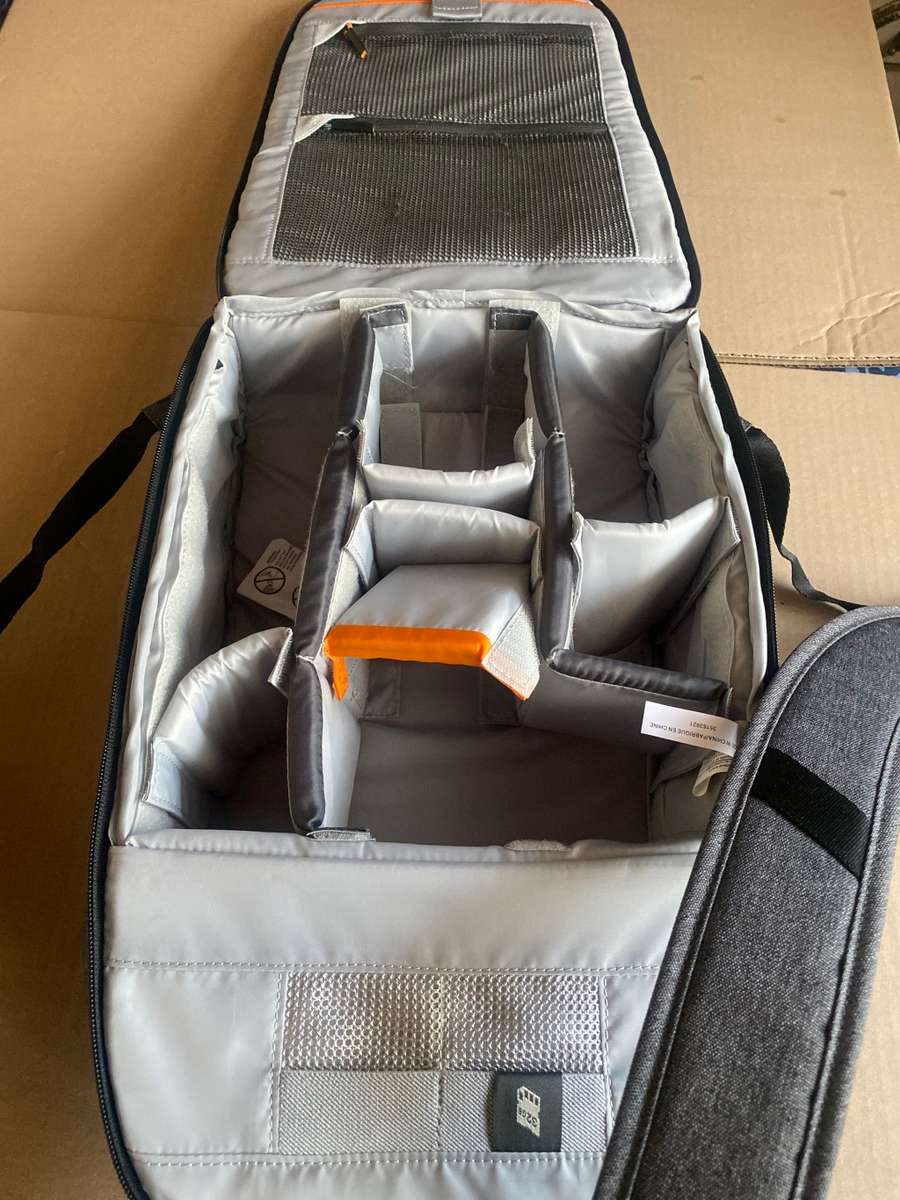 LOWEPRO CAMERA BAG IN GOOD  CONDITION